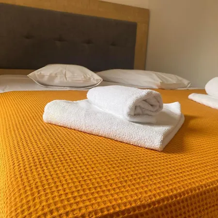 - Apollon Hotel