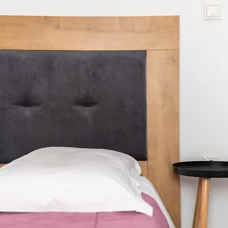 - Apollon Hotel
