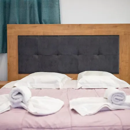 - Apollon Hotel 2*